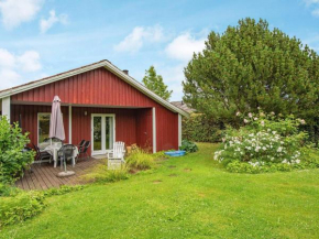 Classic Holiday Home in Bjert with Terrace in Grønninghoved Strand